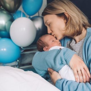 bambino appena nato con la mamma